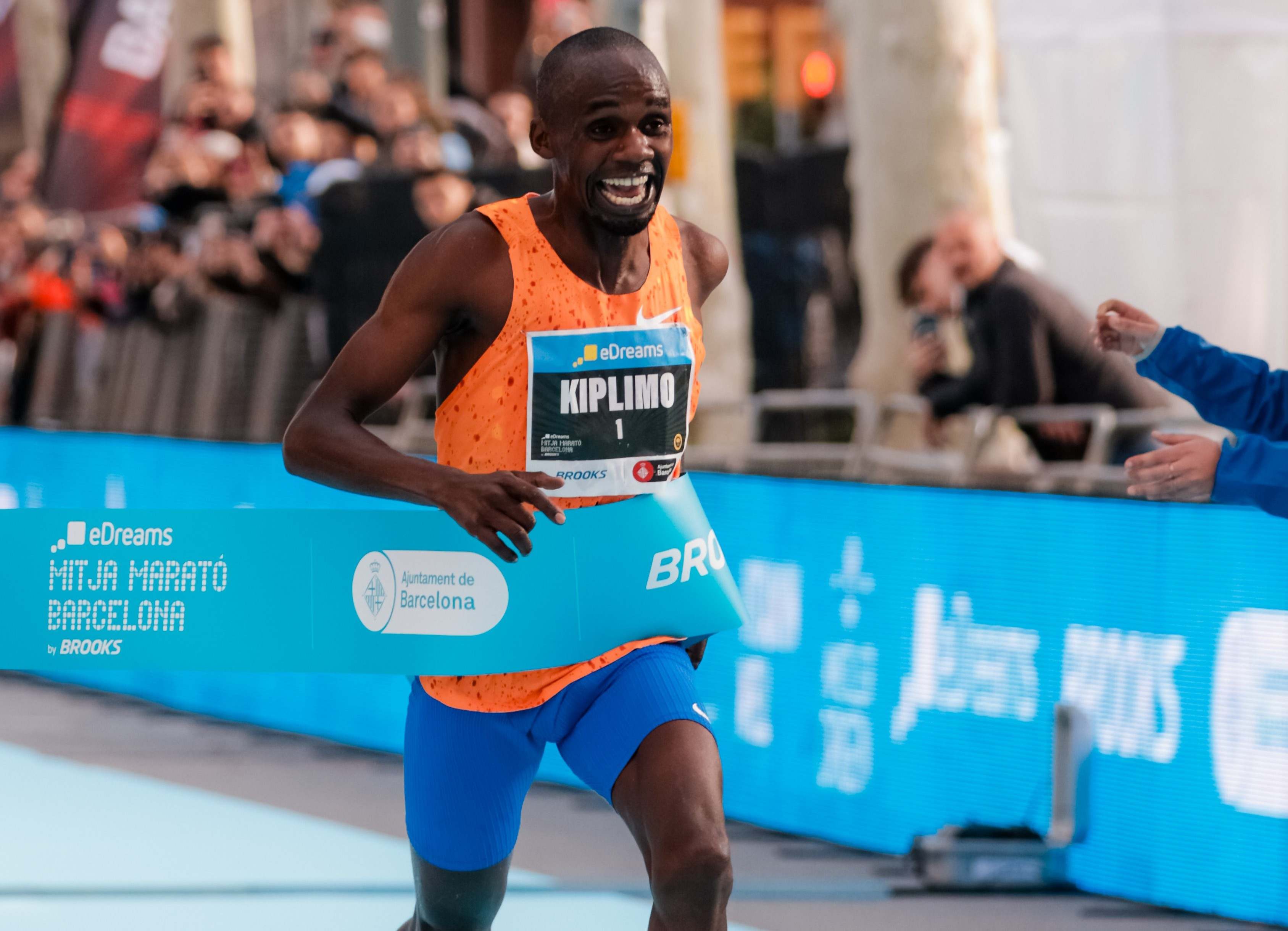 Uganda’s Kiplimo Shatters Men’s Half-Marathon World Record in Barcelona