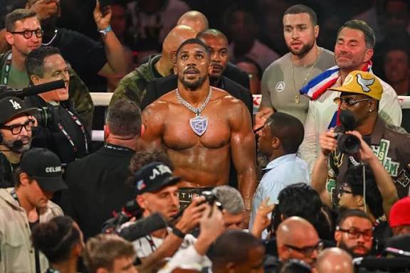 Boxing heavyweight Anthony Joshua injured and two others dead in Nigeria car crash